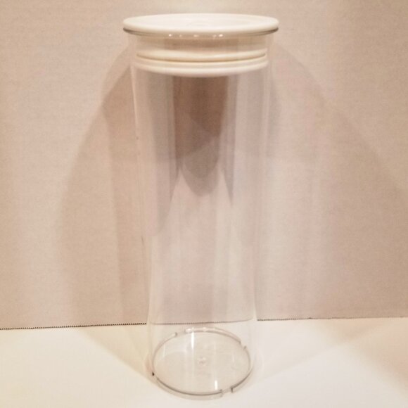 Click Clack 2.3 Quart Tall Pantry Canister, EUC - Picture 6 of 6